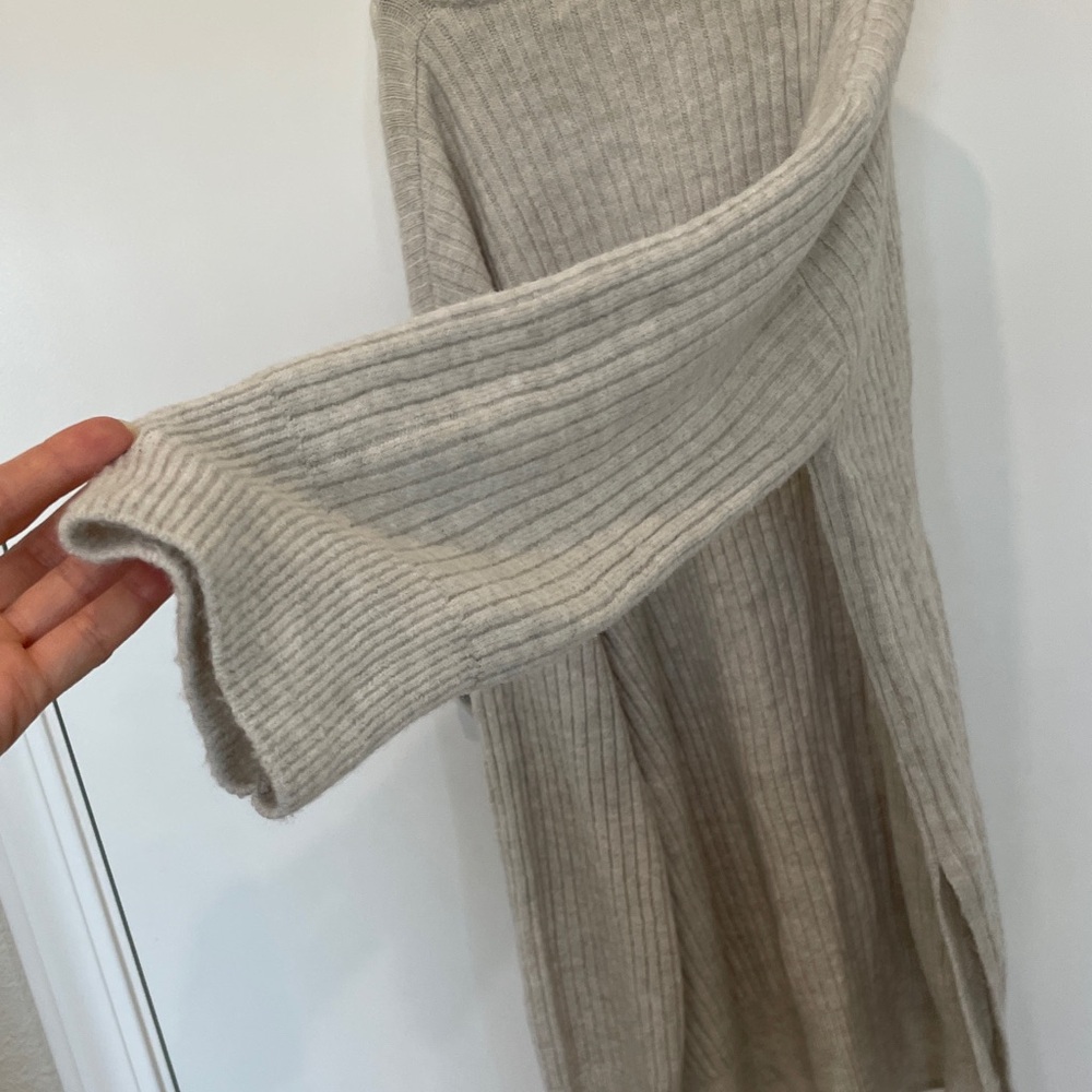Oversized Gray Ribbed Knit Sweater - Picture 6 of 8